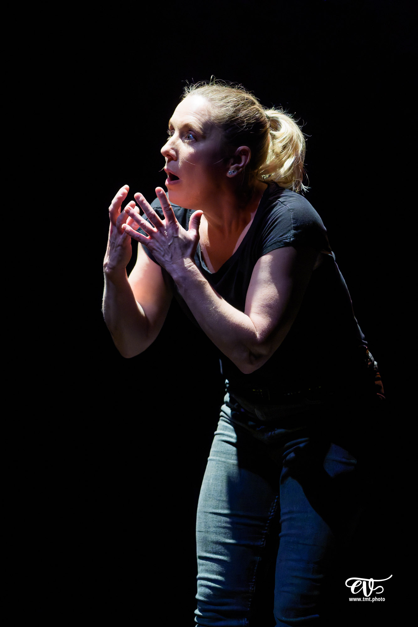 LES CHATOUILLES OU LA DANSE DE LA COLÈRE (ANDRÉA BESCOND)